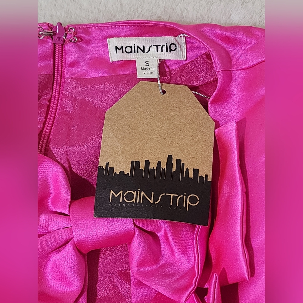 Pink Puff Sleeve Dress with Bow Details - Picture 7 of 10